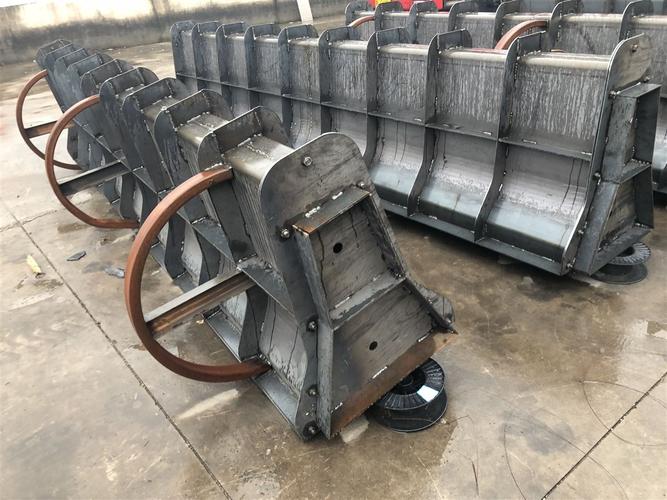 隔离墩铁模具-高速隔离墩铁模具价格-保定益丰模具机械制造